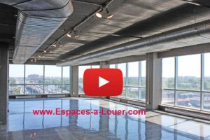 Bureau style loft avec plafonds hauts, quincaillerie apparente